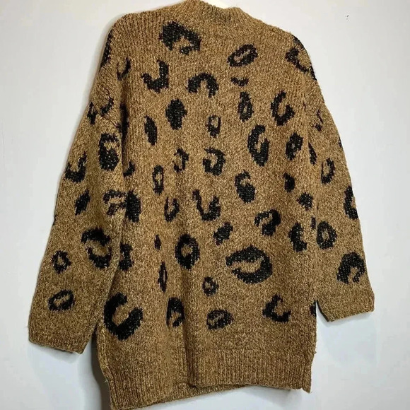 Universal Thread Mock Neck Oversized Pullover Leopard Print Sweater - Picture 10 of 10